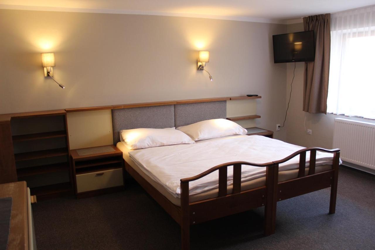 Hotel Stary Mlyn 耶塞尼克 外观 照片
