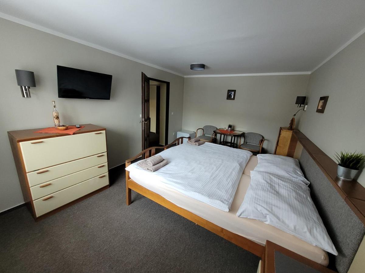 Hotel Stary Mlyn 耶塞尼克 外观 照片