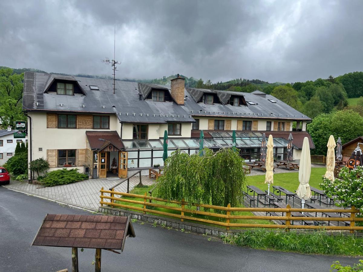 Hotel Stary Mlyn 耶塞尼克 外观 照片