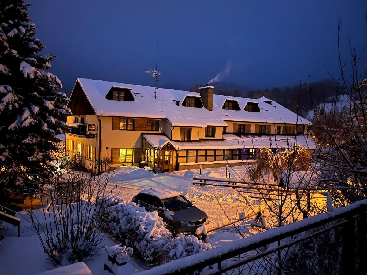 Hotel Stary Mlyn 耶塞尼克 外观 照片